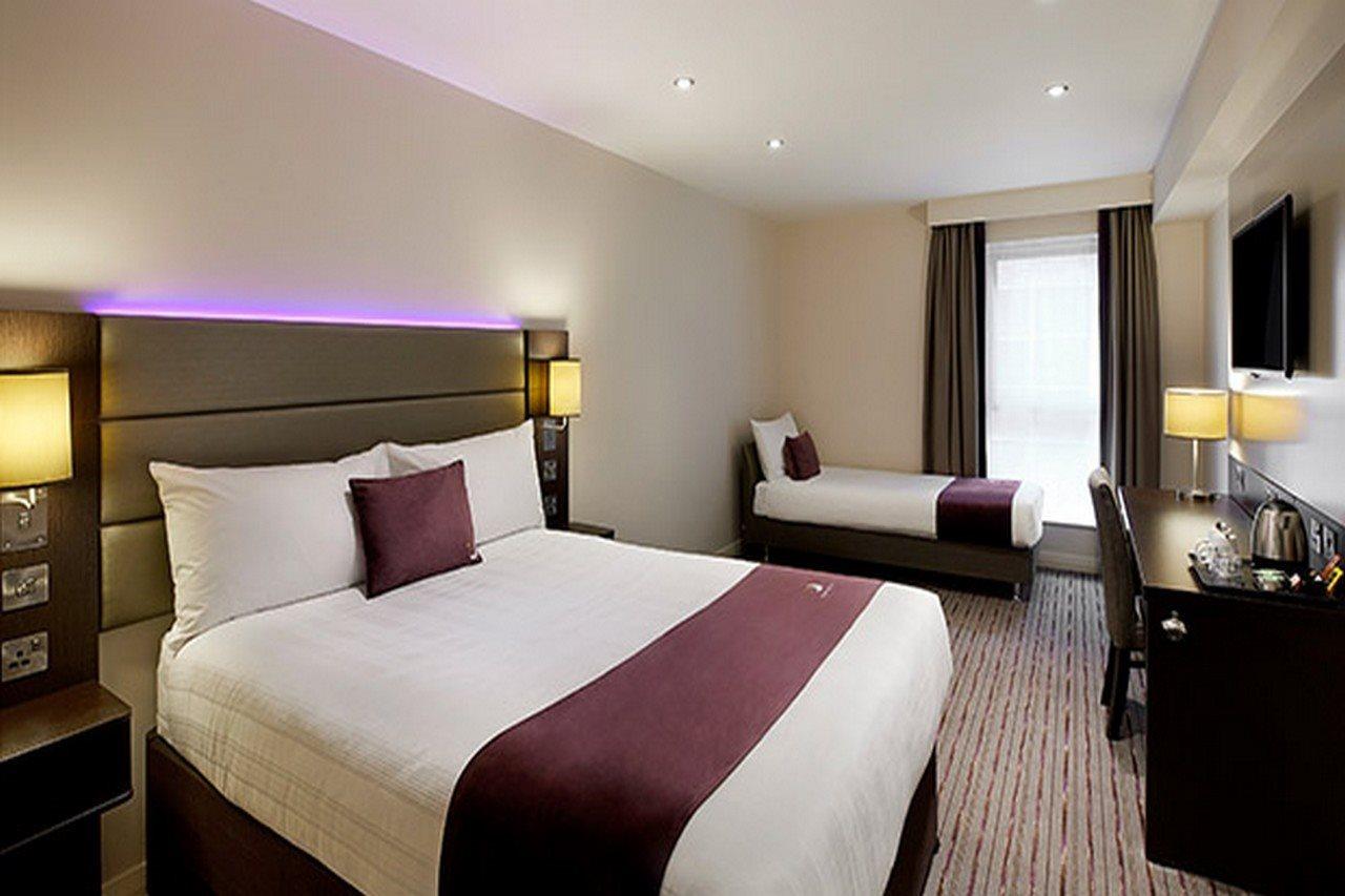 Premier Inn Premier Inn Stockport Central Buitenkant foto