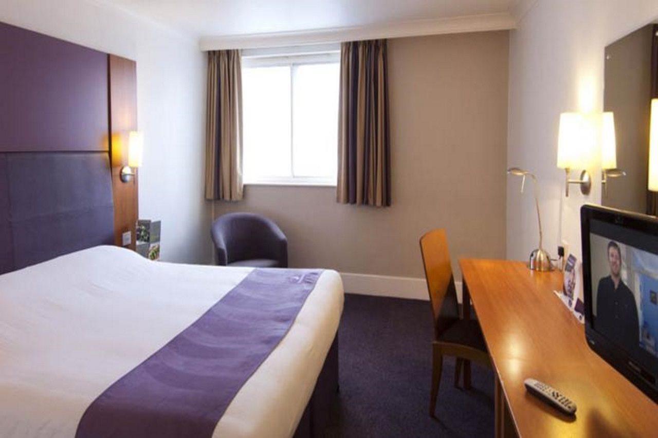 Premier Inn Premier Inn Stockport Central Buitenkant foto