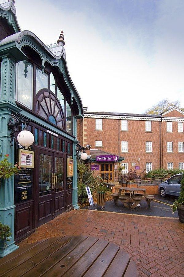 Premier Inn Premier Inn Stockport Central Buitenkant foto