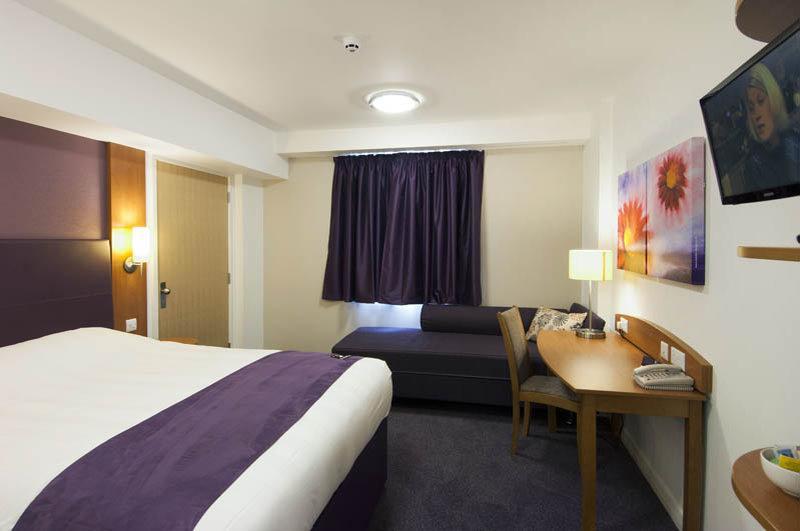Premier Inn Premier Inn Stockport Central Buitenkant foto